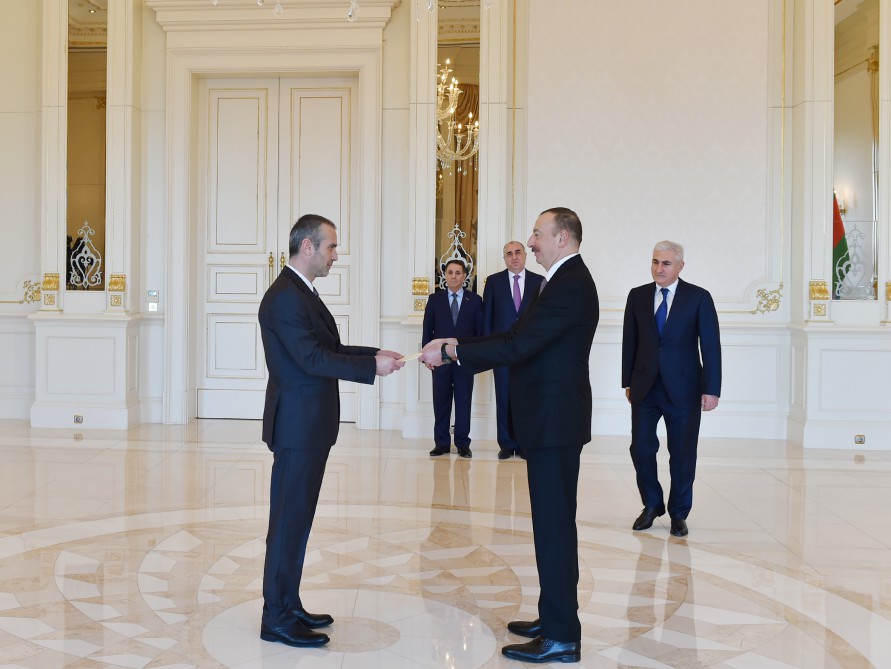 İlham Əliyev Sloveniya və İsveç səfirlərinin etimadnamələrini qəbul edib (FOTO)