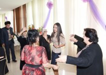 Leyla Əliyeva müharibə və əmək əlilləri üçün pansionatın sakinləri ilə görüşüb  (FOTO)