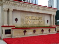 Azərbaycan ictimaiyyəti 20 Yanvar faciəsi qurbanlarının əziz xatirəsini yad edir (FOTO)