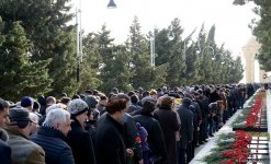 Azərbaycan ictimaiyyəti 20 Yanvar faciəsi qurbanlarının əziz xatirəsini yad edir (FOTO)
