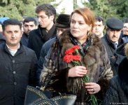 Azərbaycan ictimaiyyəti 20 Yanvar faciəsi qurbanlarının əziz xatirəsini yad edir (FOTO)