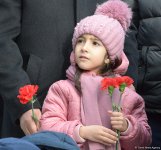 Azərbaycan ictimaiyyəti 20 Yanvar faciəsi qurbanlarının əziz xatirəsini yad edir (FOTO)