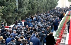 Azərbaycan ictimaiyyəti 20 Yanvar faciəsi qurbanlarının əziz xatirəsini yad edir (FOTO)