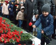 Azərbaycan ictimaiyyəti 20 Yanvar faciəsi qurbanlarının əziz xatirəsini yad edir (FOTO)