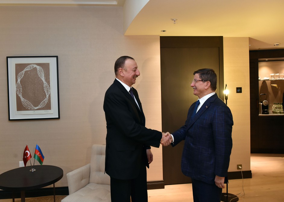 Prezident İlham Əliyev Türkiyənin Baş naziri ilə görüşüb