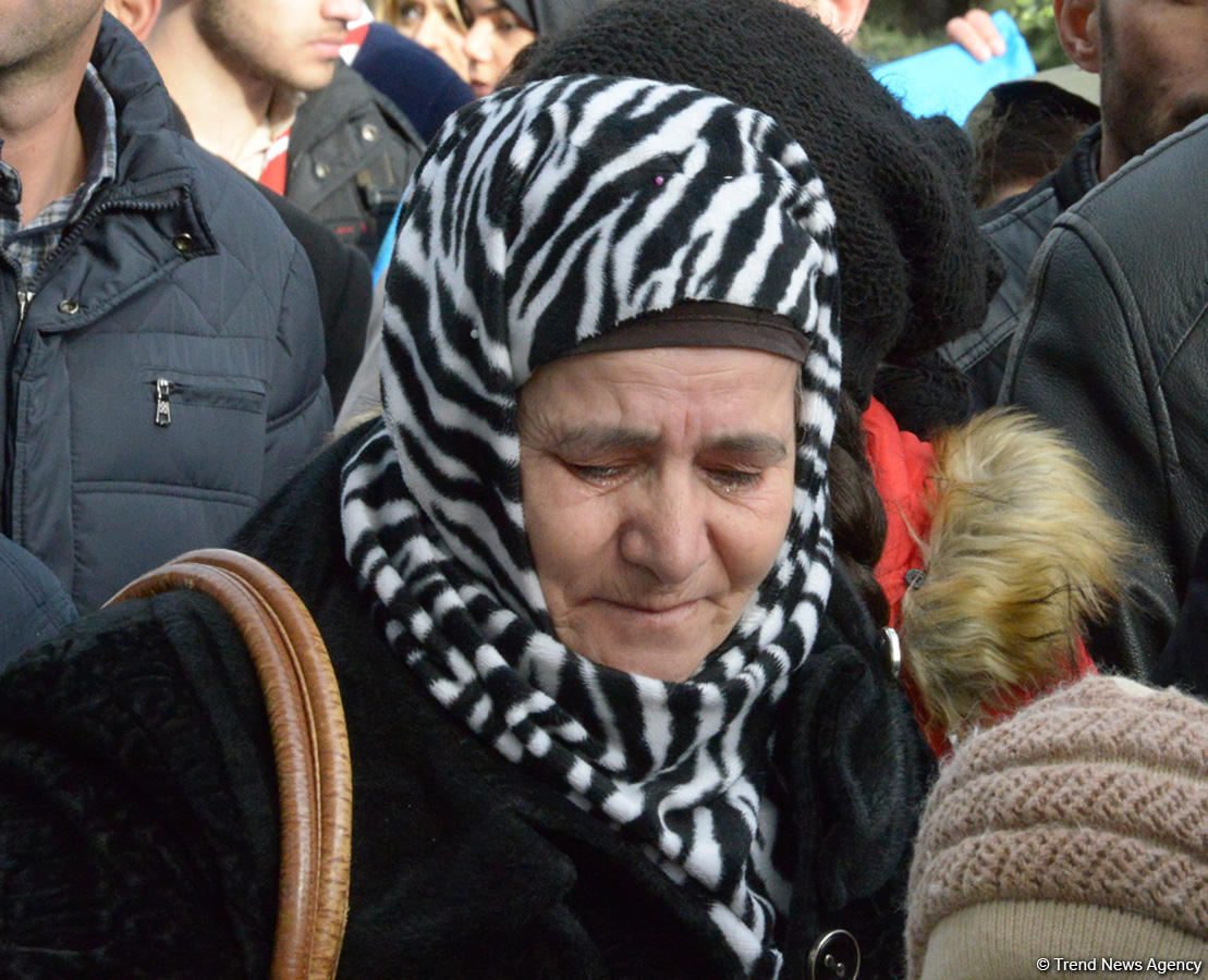 Azərbaycan ictimaiyyəti 20 Yanvar faciəsi qurbanlarının əziz xatirəsini yad edir (FOTO)