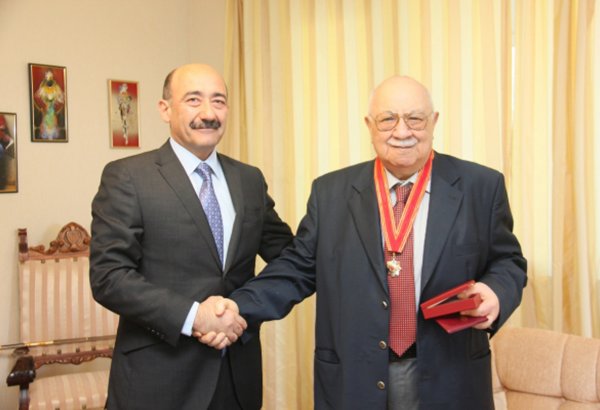 Maqsud İbrahimbəyova "Şərəf" ordeni təqdim edilib (FOTO)
