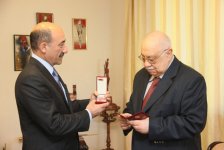 Maqsud İbrahimbəyova "Şərəf" ordeni təqdim edilib (FOTO)