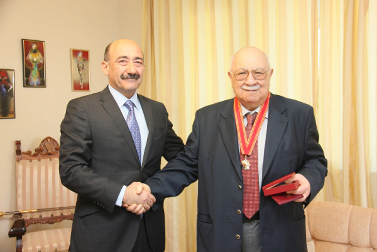 Maqsud İbrahimbəyova "Şərəf" ordeni təqdim edilib (FOTO)