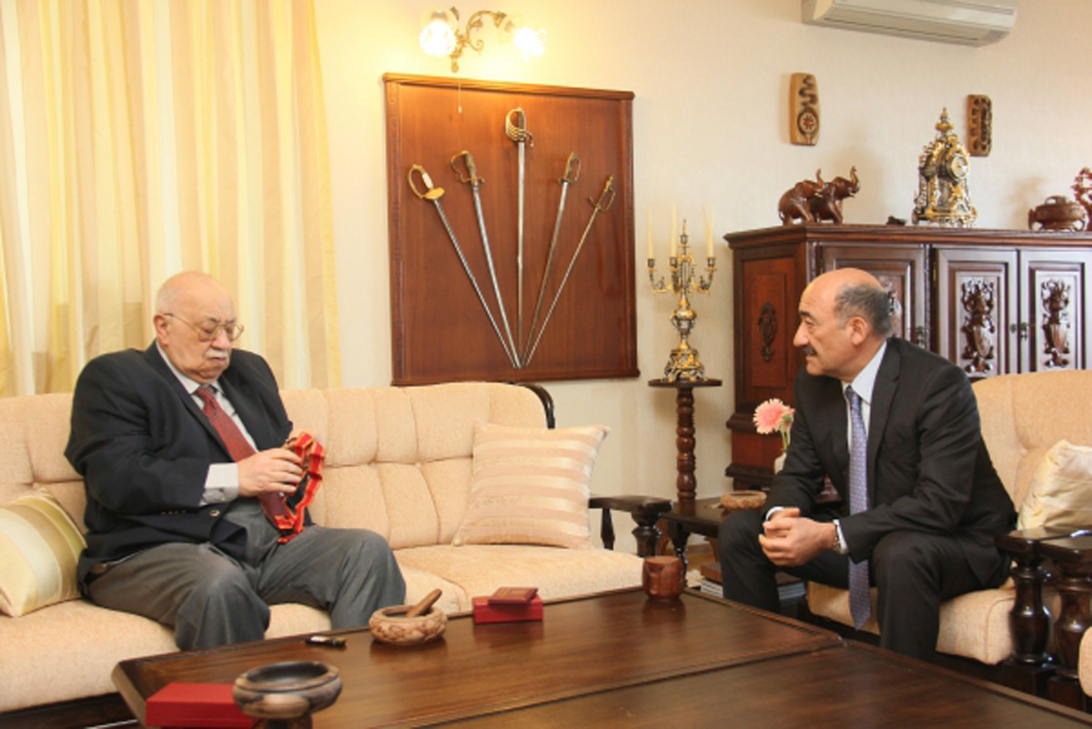 Maqsud İbrahimbəyova "Şərəf" ordeni təqdim edilib (FOTO)