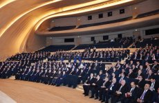 Prezident İlham Əliyev: 2015-ci ildə bütün istiqamətlər üzrə Azərbaycan uğurlu inkişaf dinamikasını saxlaya bilib (ƏLAVƏ OLUNUB-5) (FOTO)