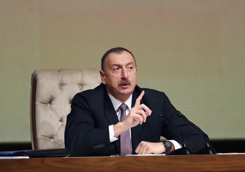 Prezident İlham Əliyev: 2015-ci ildə bütün istiqamətlər üzrə Azərbaycan uğurlu inkişaf dinamikasını saxlaya bilib (ƏLAVƏ OLUNUB-5) (FOTO)