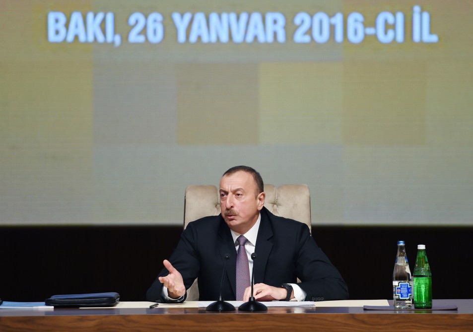 Prezident İlham Əliyev: 2015-ci ildə bütün istiqamətlər üzrə Azərbaycan uğurlu inkişaf dinamikasını saxlaya bilib (ƏLAVƏ OLUNUB-5) (FOTO)