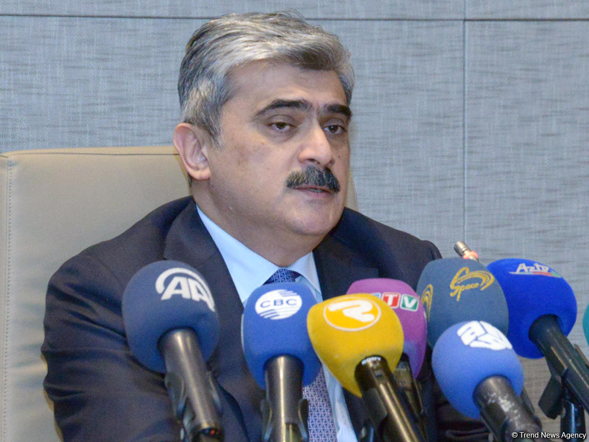 Maliyyə Nazirliyi manata etibarı yüksəltməyə çalışır