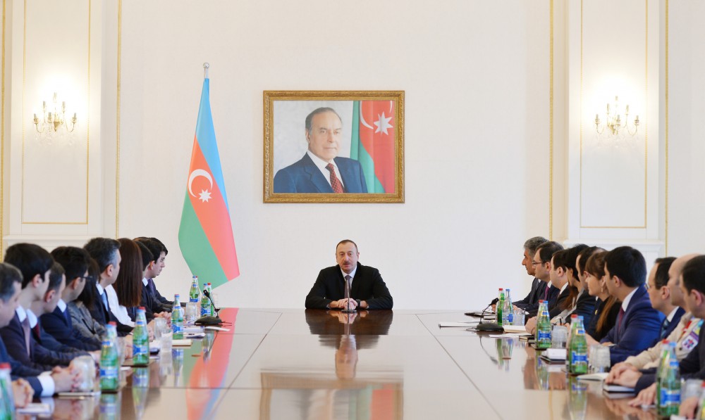 Prezident İlham Əliyev: Azərbaycan beynəlxalq maliyyə qurumlarından yardım istəməsi barədə yazılar yalandır