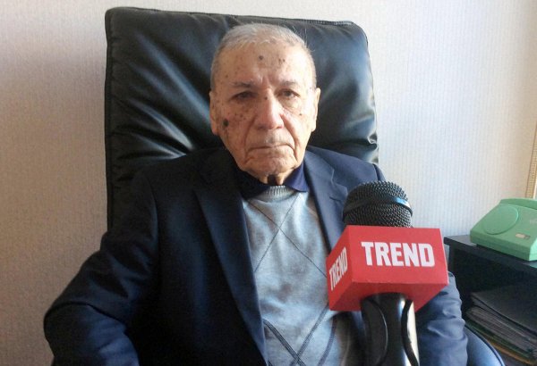Xırdalan qəbiristanlığı palçıq vulkanının üzərində yerləşir