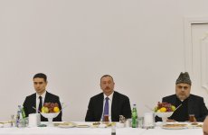 Prezident İlham Əliyev akademik Cəlal Əliyevin məzarını ziyarət edib (FOTO)