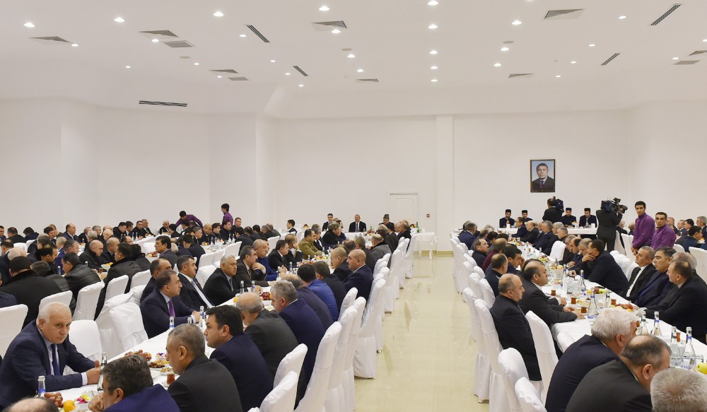 Prezident İlham Əliyev akademik Cəlal Əliyevin məzarını ziyarət edib (FOTO)