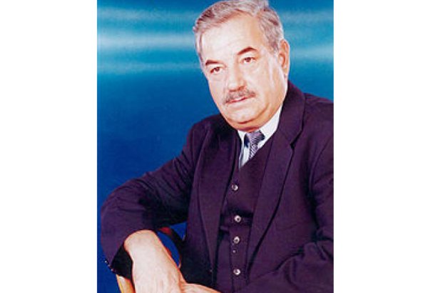 Dram Teatrının kollektivi Əliabbas Qədirovun məzarını ziyarət edib