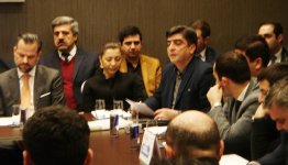 Hotellər və Restoranlar Assosiasiyasının təşəbbüsü ilə Dəyirmi masa keçirilib (FOTO)