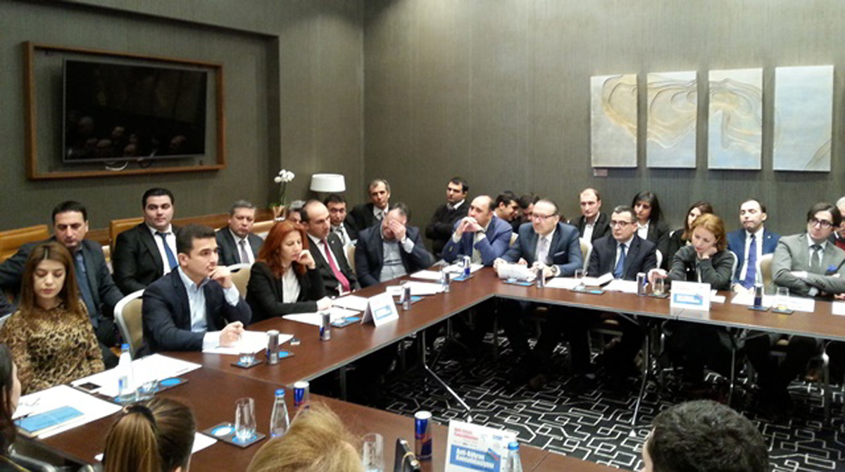 Hotellər və Restoranlar Assosiasiyasının təşəbbüsü ilə Dəyirmi masa keçirilib (FOTO)