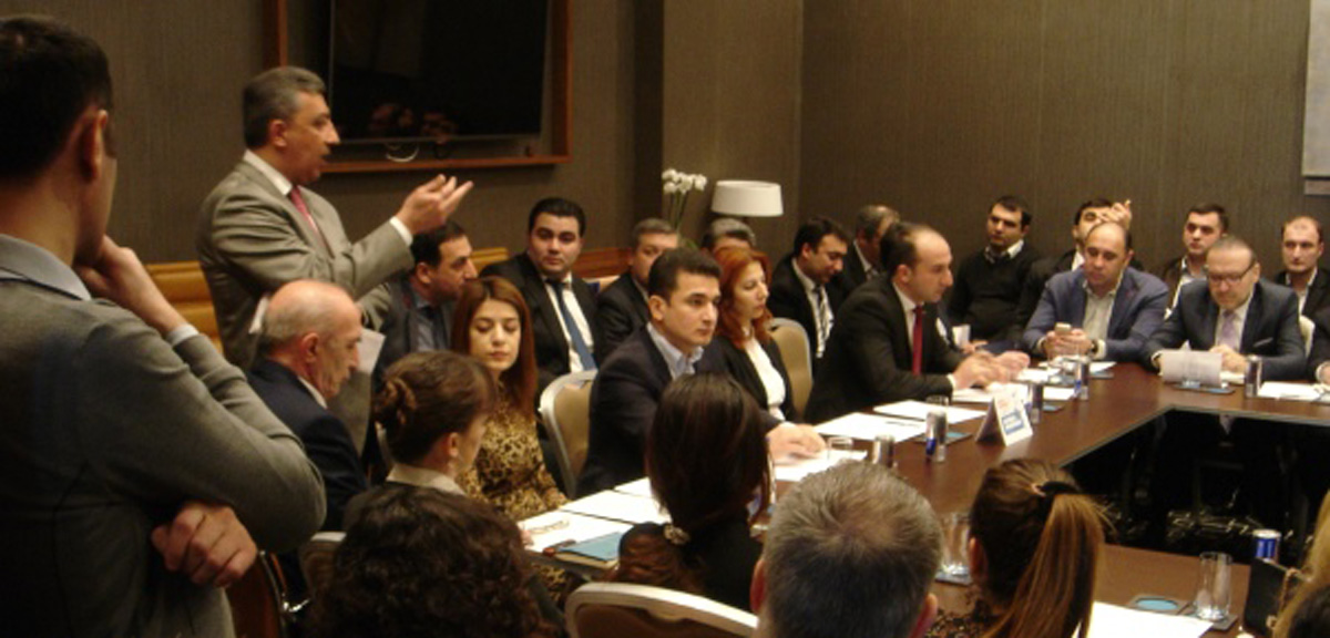 Hotellər və Restoranlar Assosiasiyasının təşəbbüsü ilə Dəyirmi masa keçirilib (FOTO)