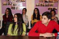 Gürcü professor Bilik Fondunda mühazirə dedi (FOTO)