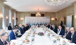 Prezident İlham Əliyev Münhen Təhlükəsizlik Konfransı çərçivəsində enerji siyasətinə dair "dəyirmi masa"da iştirak edib (FOTO)