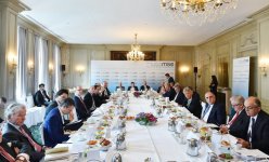 Prezident İlham Əliyev Münhen Təhlükəsizlik Konfransı çərçivəsində enerji siyasətinə dair "dəyirmi masa"da iştirak edib (FOTO)