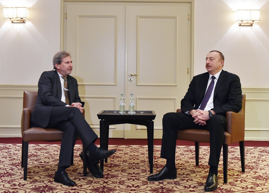 Prezident İlham Əliyev Aİ komissarı Yohannes Han ilə görüşüb (FOTO)