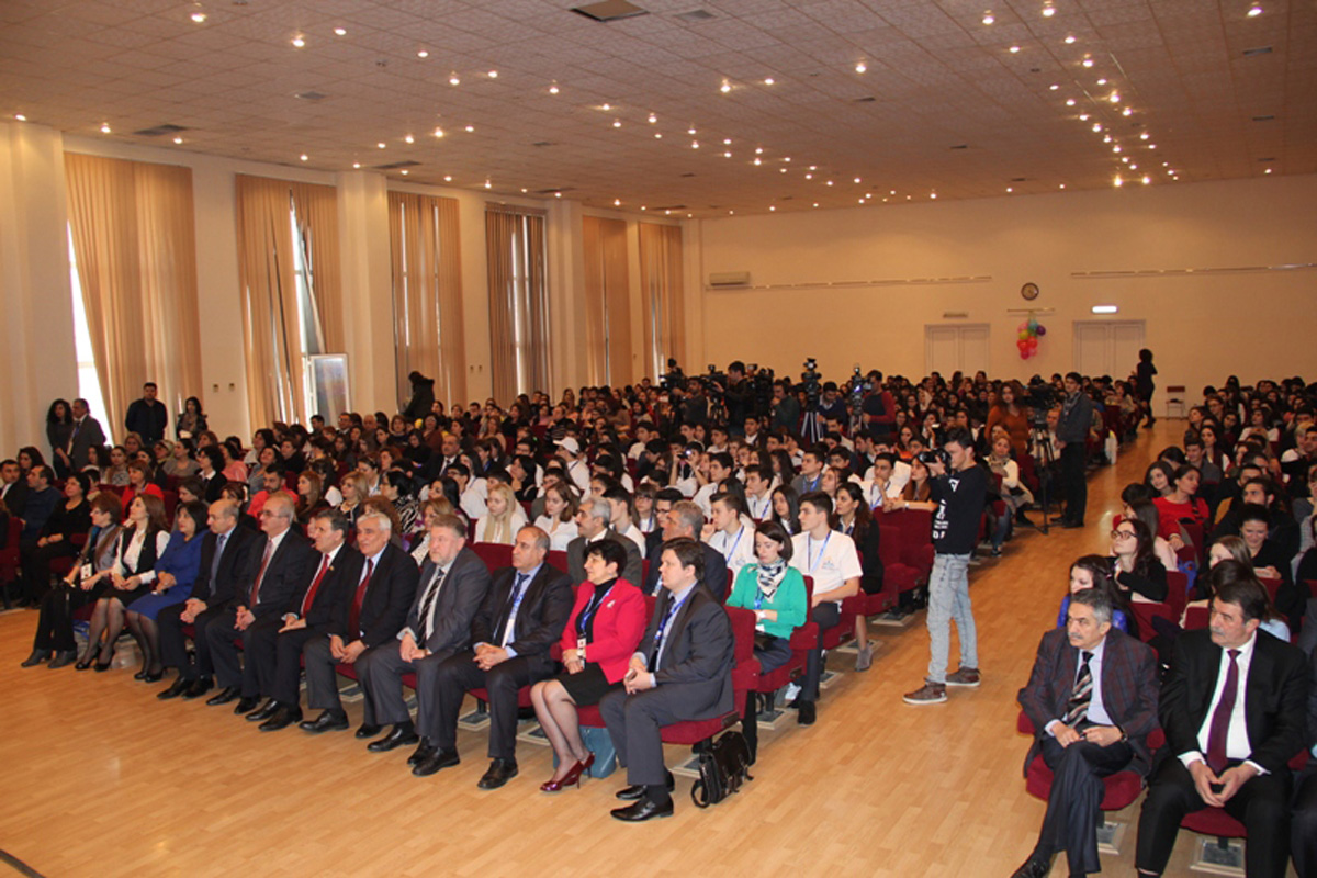 Rusiya, Türkiyə və Azərbaycan məktəbliləri Bakıda qardaşlaşdılar (FOTO)