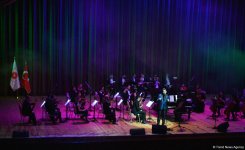 Emre Kınayın konsert proqramından unudulmaz anlar (FOTO)