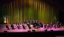 Emre Kınayın konsert proqramından unudulmaz anlar (FOTO)