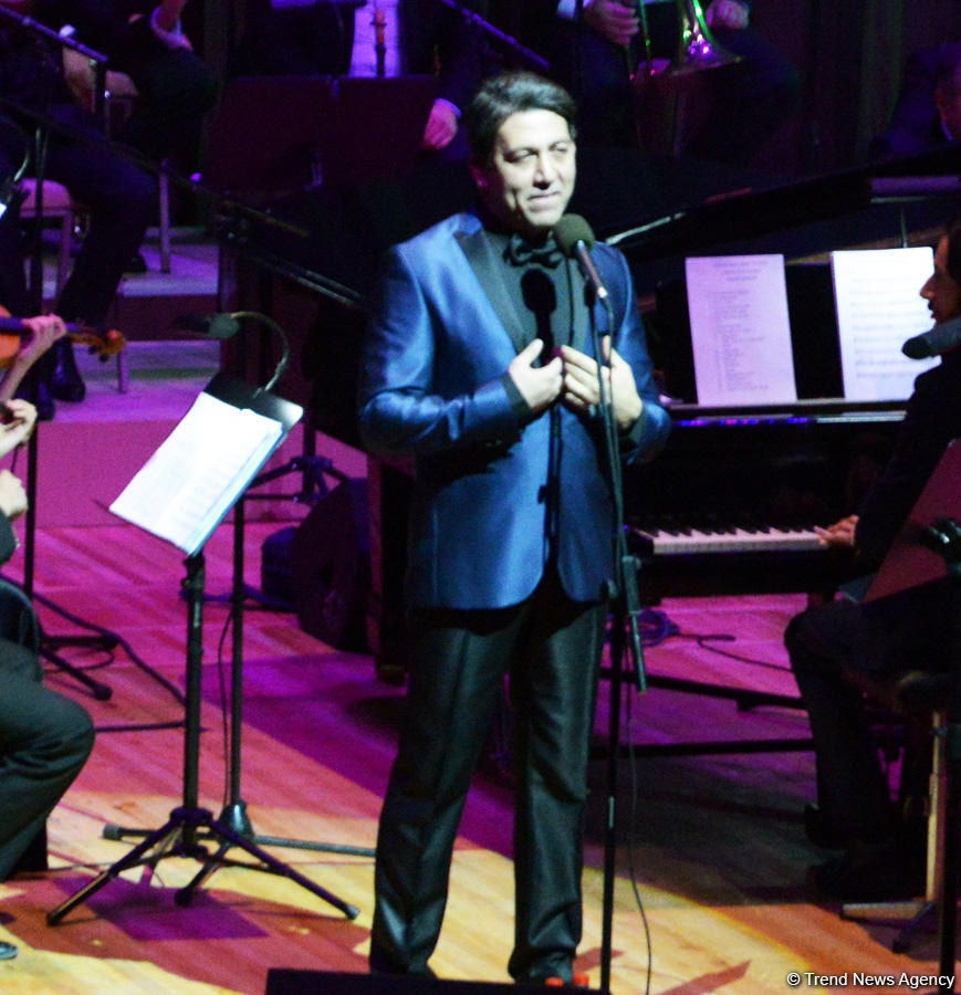 Emre Kınayın konsert proqramından unudulmaz anlar (FOTO)