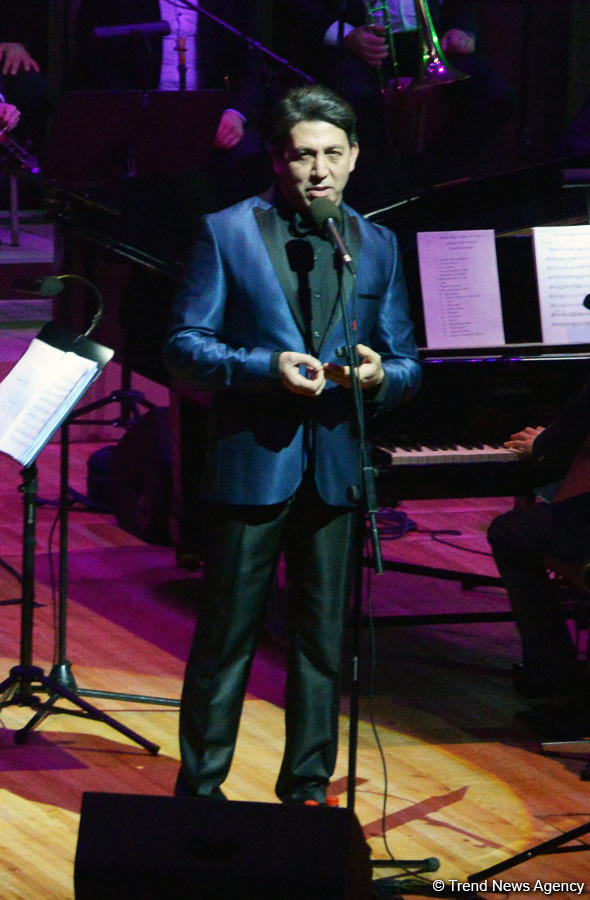 Emre Kınayın konsert proqramından unudulmaz anlar (FOTO)
