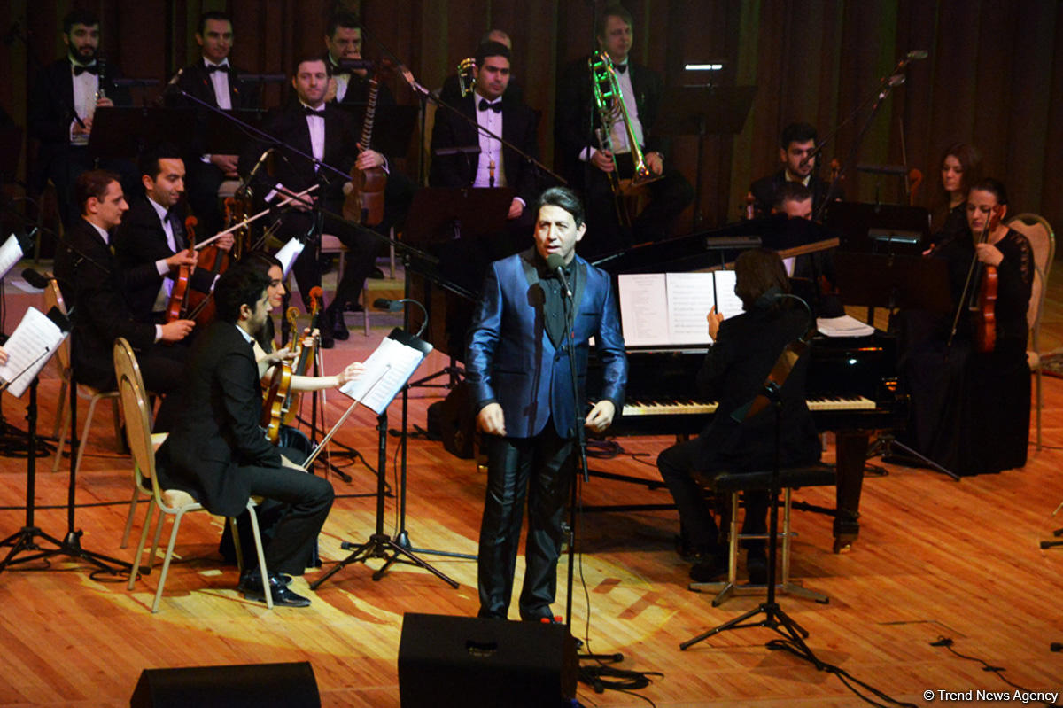 Emre Kınayın konsert proqramından unudulmaz anlar (FOTO)