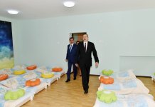 İlham Əliyev Gəncədə 240 yerlik körpələr evi-uşaq bağçasında əsaslı təmirdən sonra yaradılan şəraitlə tanış olub (FOTO)