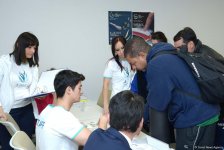 Müxtəlif ölkələrin nümayəndə heyətləri Bakıda idman gimnastikası üzrə Dünya Kuboku üçün akkreditasiyadan keçirlər (FOTO)
