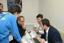 Müxtəlif ölkələrin nümayəndə heyətləri Bakıda idman gimnastikası üzrə Dünya Kuboku üçün akkreditasiyadan keçirlər (FOTO)