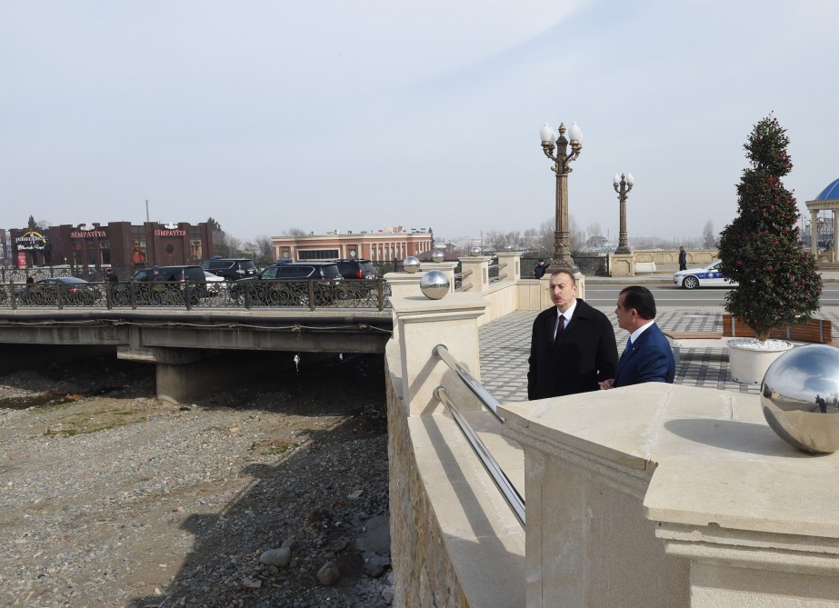 Prezident İlham Əliyev "Gəncəçay" park-bulvar kompleksi ilə tanış olub (FOTO)