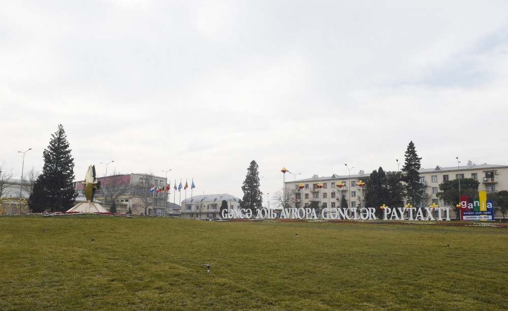 İlham Əliyev "Gəncə - 2016-cı il Avropa Gənclər paytaxtı" parkında yaradılan şəraitlə tanış olub (FOTO)