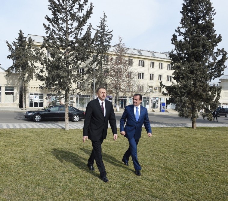 İlham Əliyev "Gəncə - 2016-cı il Avropa Gənclər paytaxtı" parkında yaradılan şəraitlə tanış olub (FOTO)