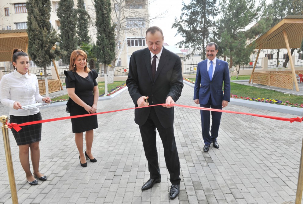 İlham Əliyev Gəncədə 240 yerlik körpələr evi-uşaq bağçasında əsaslı təmirdən sonra yaradılan şəraitlə tanış olub (FOTO)