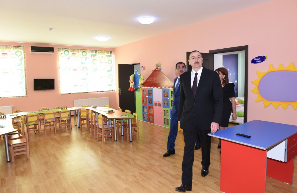 İlham Əliyev Gəncədə 240 yerlik körpələr evi-uşaq bağçasında əsaslı təmirdən sonra yaradılan şəraitlə tanış olub (FOTO)