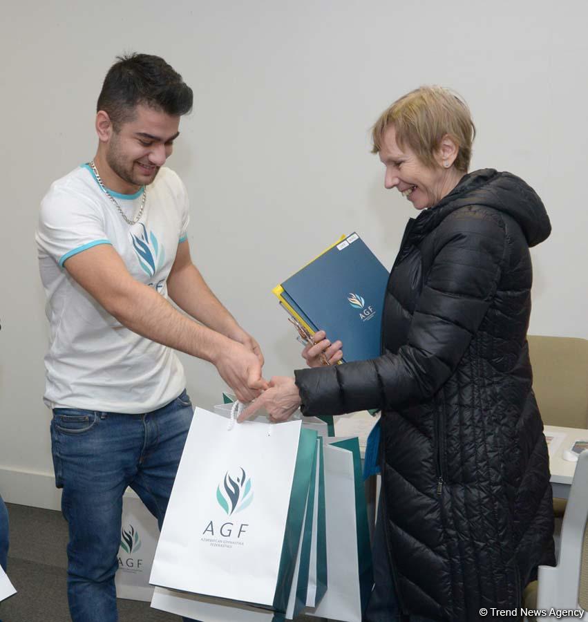 Müxtəlif ölkələrin nümayəndə heyətləri Bakıda idman gimnastikası üzrə Dünya Kuboku üçün akkreditasiyadan keçirlər (FOTO)
