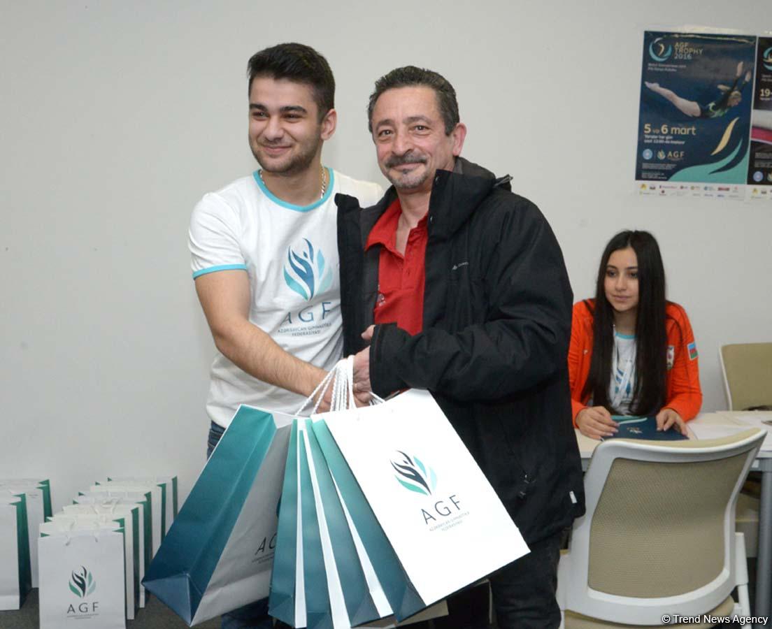Müxtəlif ölkələrin nümayəndə heyətləri Bakıda idman gimnastikası üzrə Dünya Kuboku üçün akkreditasiyadan keçirlər (FOTO)