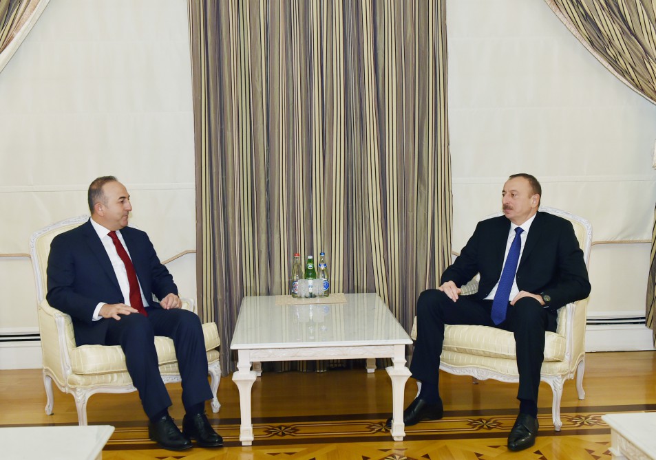 Prezident İlham Əliyev Türkiyənin xarici işlər nazirini qəbul edib (FOTO)