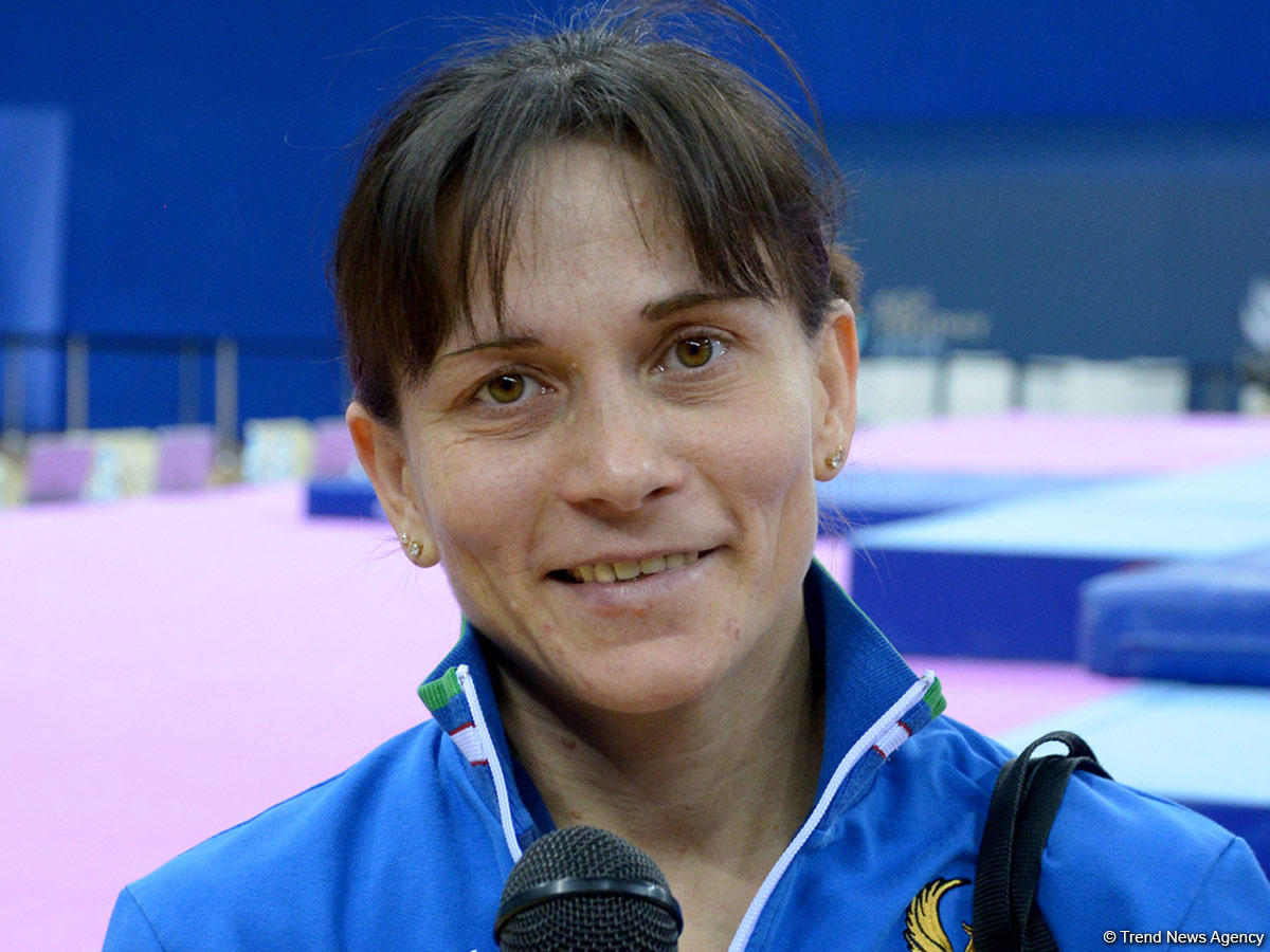 Oksana Çusovitina Bakıda idman gimnastikası üzrə Dünya Kubokunda dayaqla tullanmada qızıl medal qazanıb