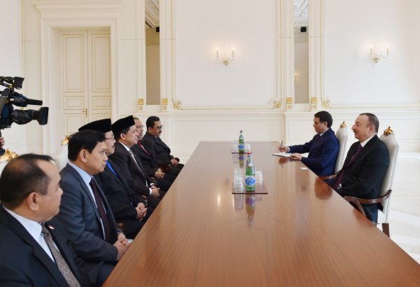 İlham Əliyev İndoneziya parlamenti Nümayəndələr Palatasının üzvlərini qəbul edib (FOTO)