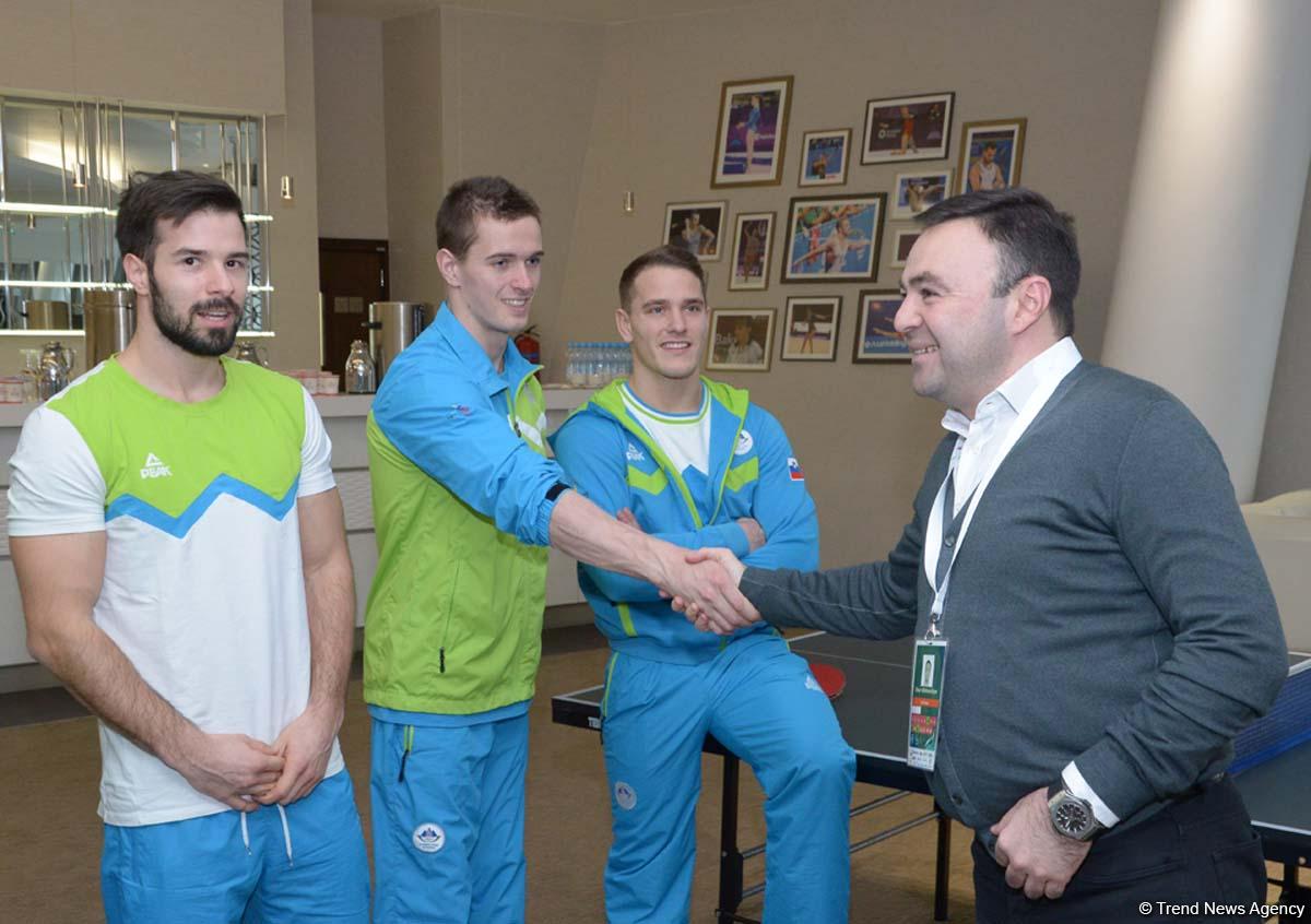 Sloveniyanın fəxri konsulu idman gimnastikası üzrə Dünya Kubokunda idmançılarla görüşüb (FOTO)